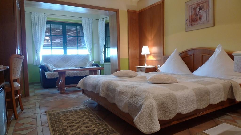 Gosciniec Stara Kuznia Hotel Debska Kuznia Værelse billede