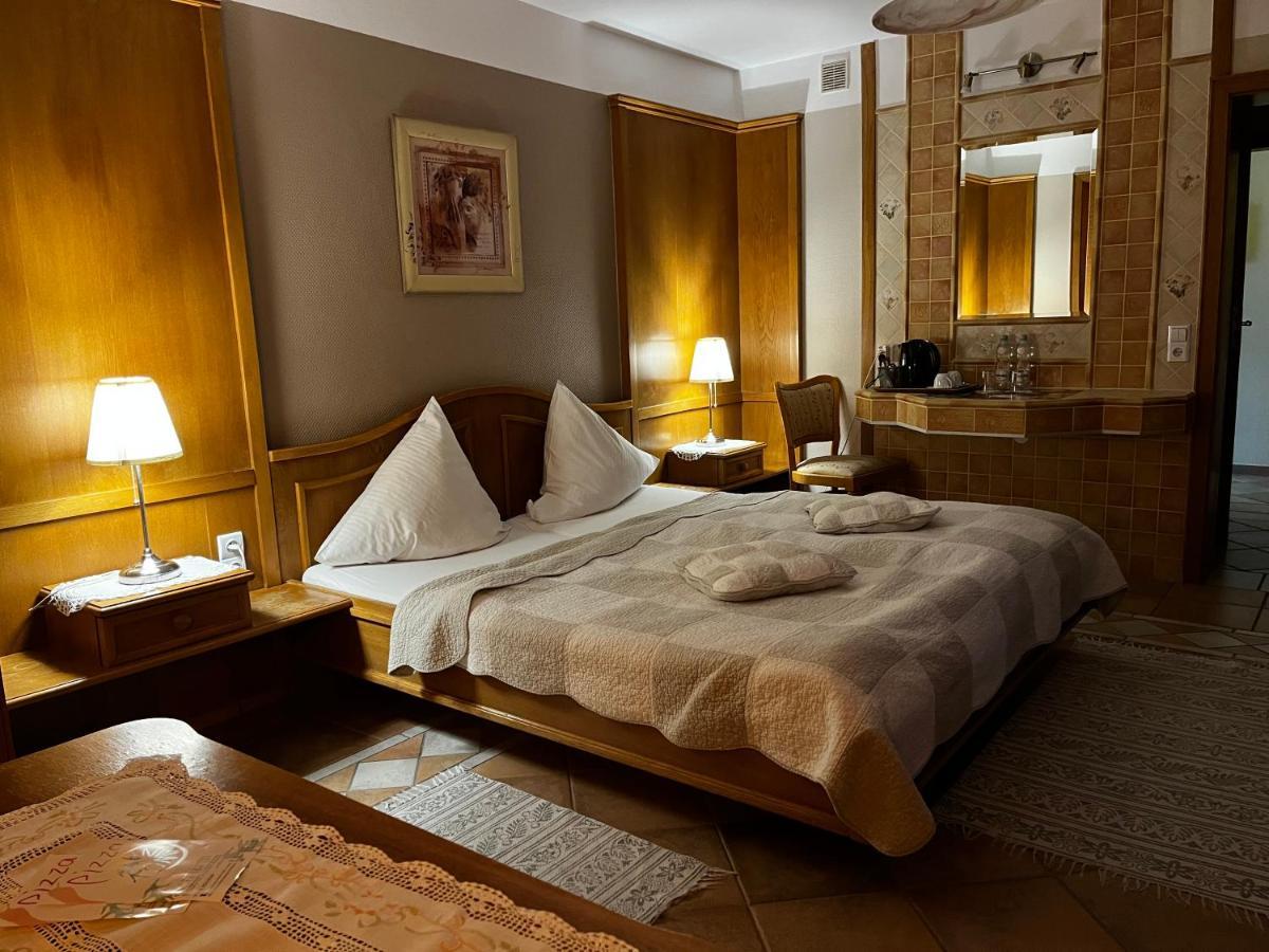 Gosciniec Stara Kuznia Hotel Debska Kuznia Eksteriør billede