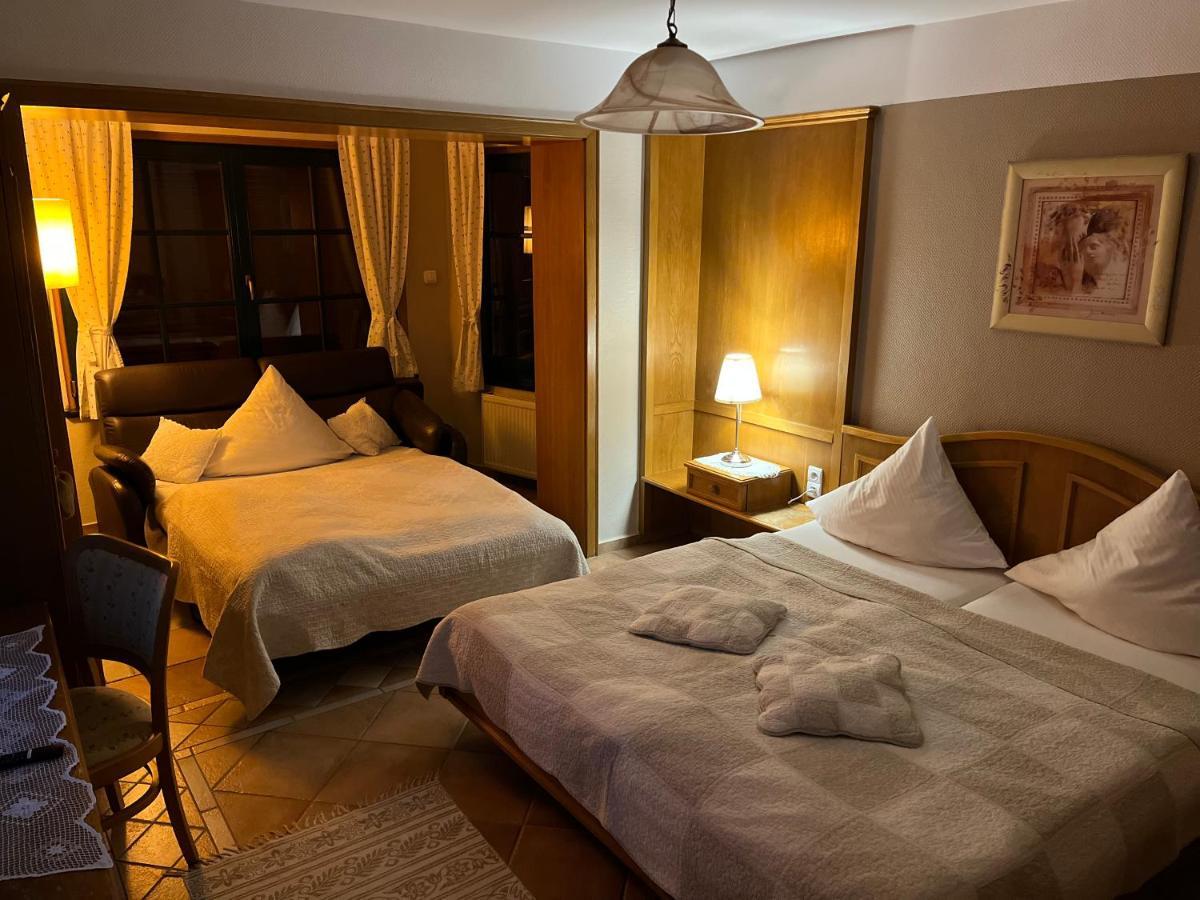 Gosciniec Stara Kuznia Hotel Debska Kuznia Eksteriør billede