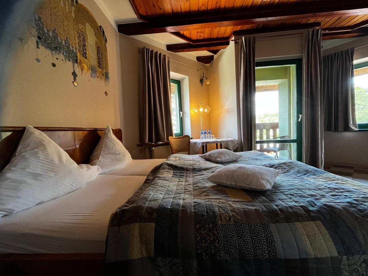 Gosciniec Stara Kuznia Hotel Debska Kuznia Eksteriør billede